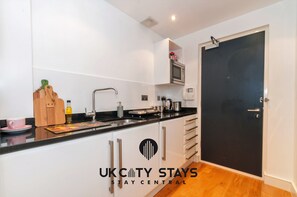 Deluxe Studio, 1 Bedroom | Private kitchenette