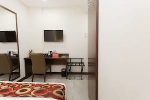 Habitación Deluxe | Escritorio, tabla de planchar con plancha, camas extra y wifi gratis 