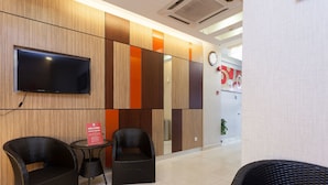 Lobby sitting area - ZEN Rooms Jalan Barat (Petaling Jaya)