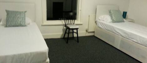 Apartment, 4 Schlafzimmer | 1 Schlafzimmer, Schreibtisch, Bügeleisen/Bügelbrett, kostenloses WLAN