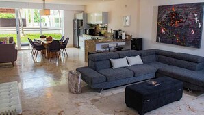 Luxury Apartment, 2 Bedrooms | Oppholdsområde