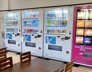 Vending machine - Toyoko Inn Toyama Station Sinkansen 1 (Toyama)