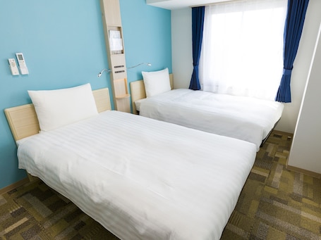 Ropa de cama de alta calidad, escritorio y cortinas blackout