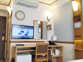 办公桌、笔记本电脑工作区、遮光窗帘、免费 WiFi