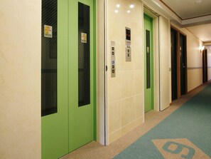 Elevator - Toyoko Inn Tokyo Kanda Akihabara (Tokyo)