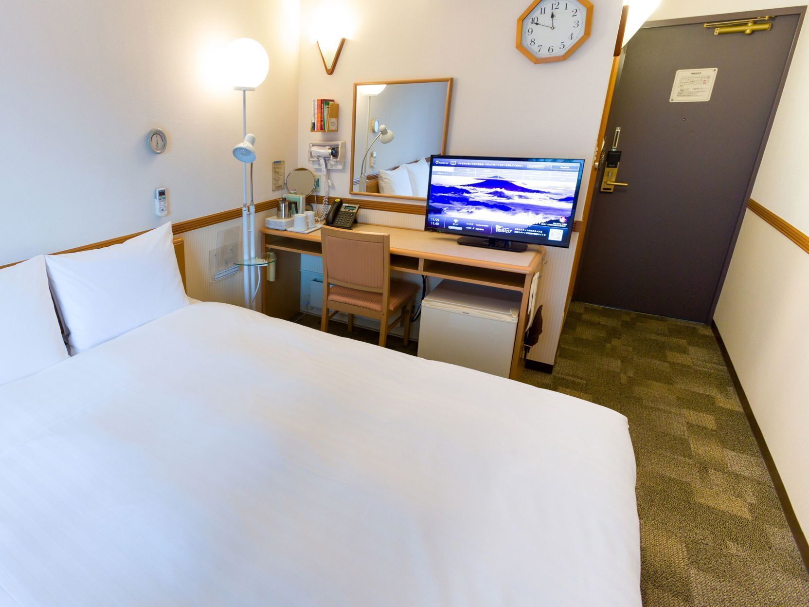 办公桌、熨斗/熨板、免费 WiFi、床单