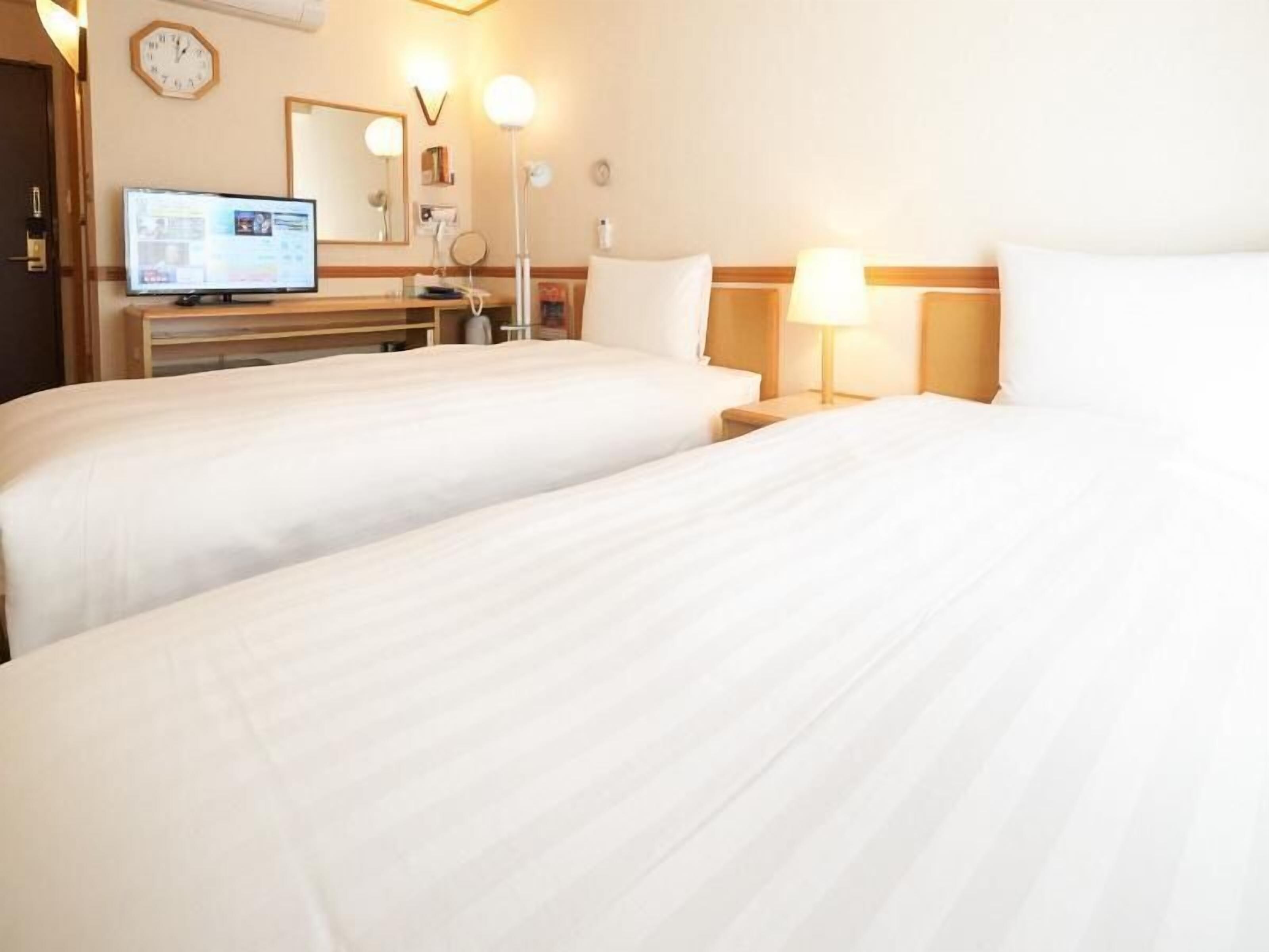 办公桌、熨斗/熨板、免费 WiFi、床单