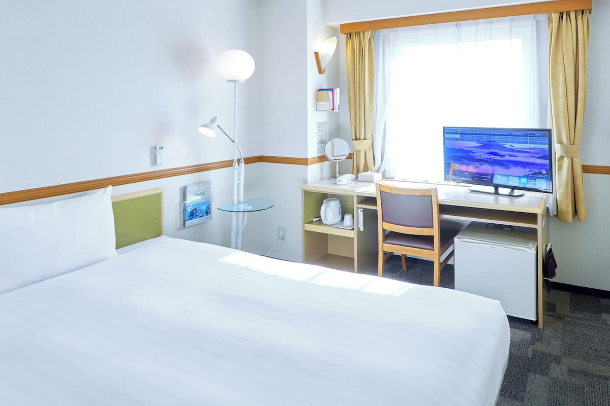 Desk, laptop workspace, free WiFi, bed sheets