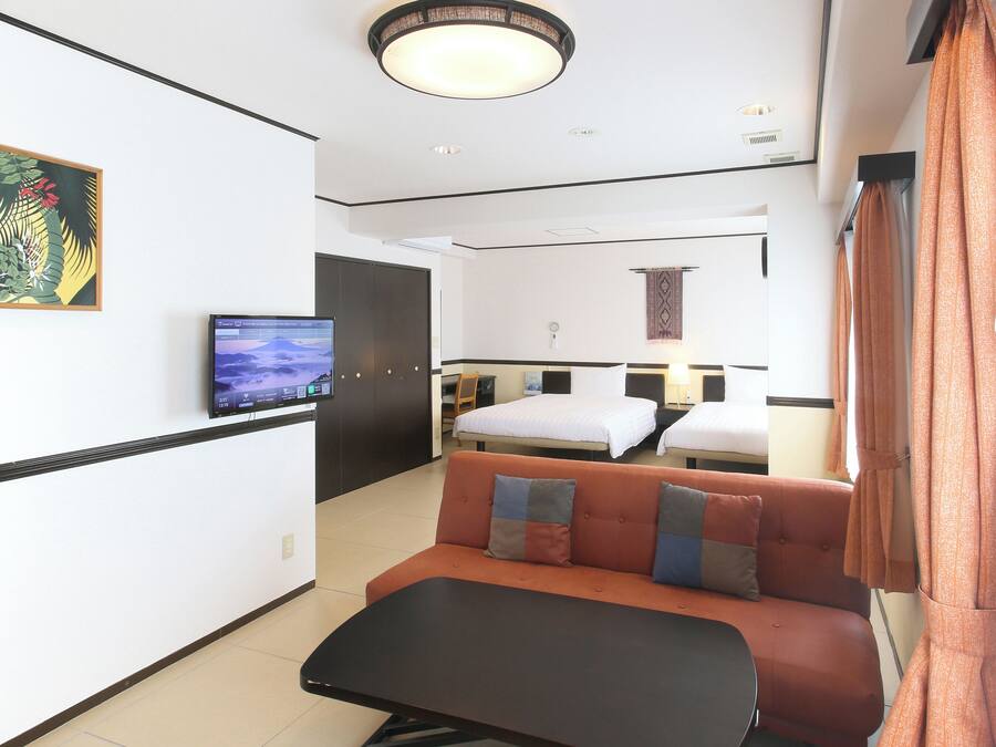 Family Twin Room, Non Smoking | Desk, free WiFi, bed sheets