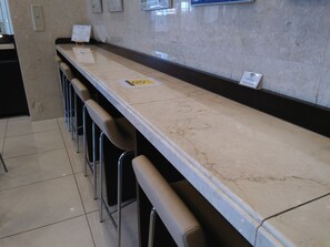 Café da manhã com buffet grátis todos os dias