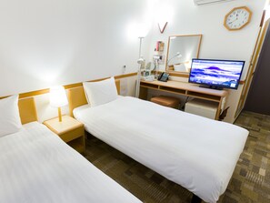 Desk, free WiFi - Toyoko Inn Kagoshima Chuo Station Nishi (Kagoshima)