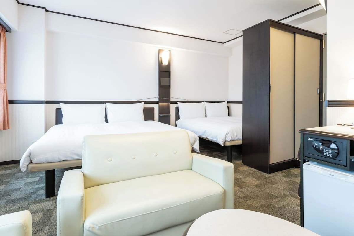 Desk, laptop workspace, WiFi, bed sheets