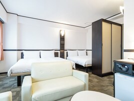 Escritorio, espacio para trabajar con laptop, wifi y ropa de cama 