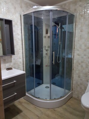Superior-Loft | Badezimmer | Dusche, Haartrockner, Handtücher