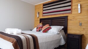 Gác Superior | Bộ đồ giường cao cấp, chăn bông, nệm có lớp đệm bông, bàn 