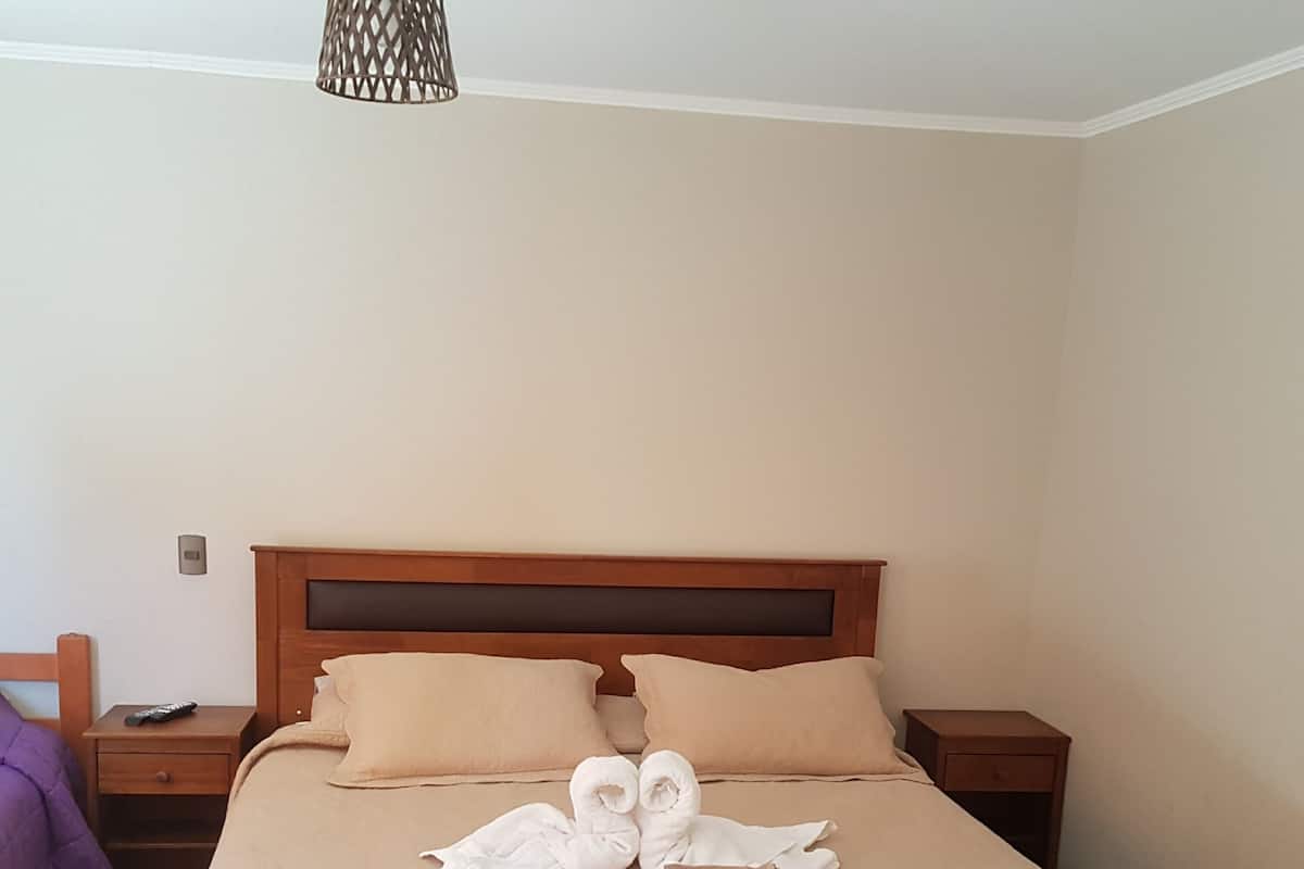 Quarto quádruplo | Roupas de cama premium, edredons de pluma, camas com colchões pillow-top