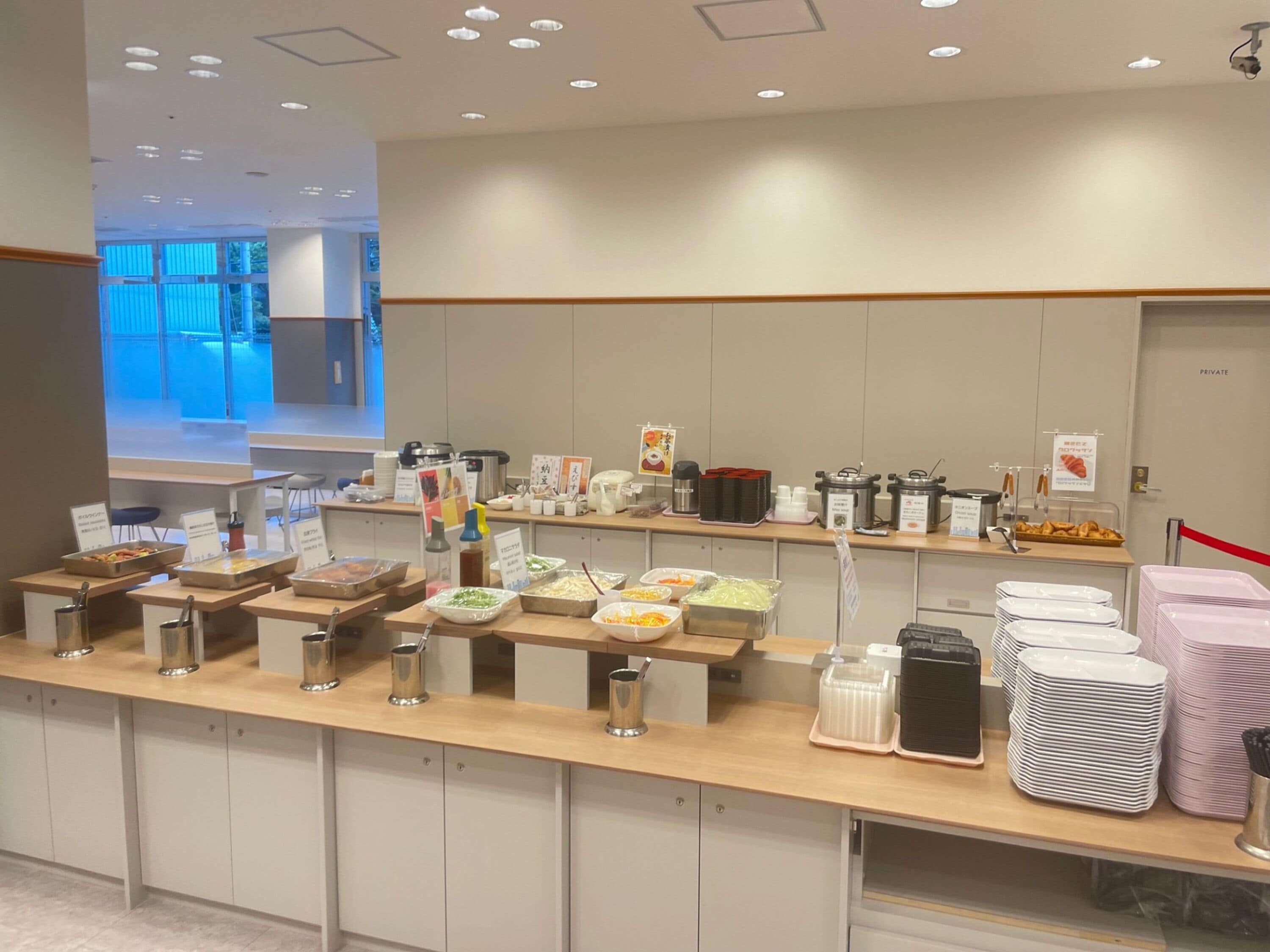 Café da manhã com buffet grátis todos os dias