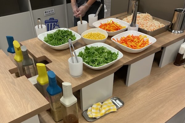 Esmorzar diari d'estil bufet gratuït