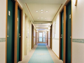 Hallway - Toyoko Inn Higashi Hiroshima Station (Higashihiroshima)