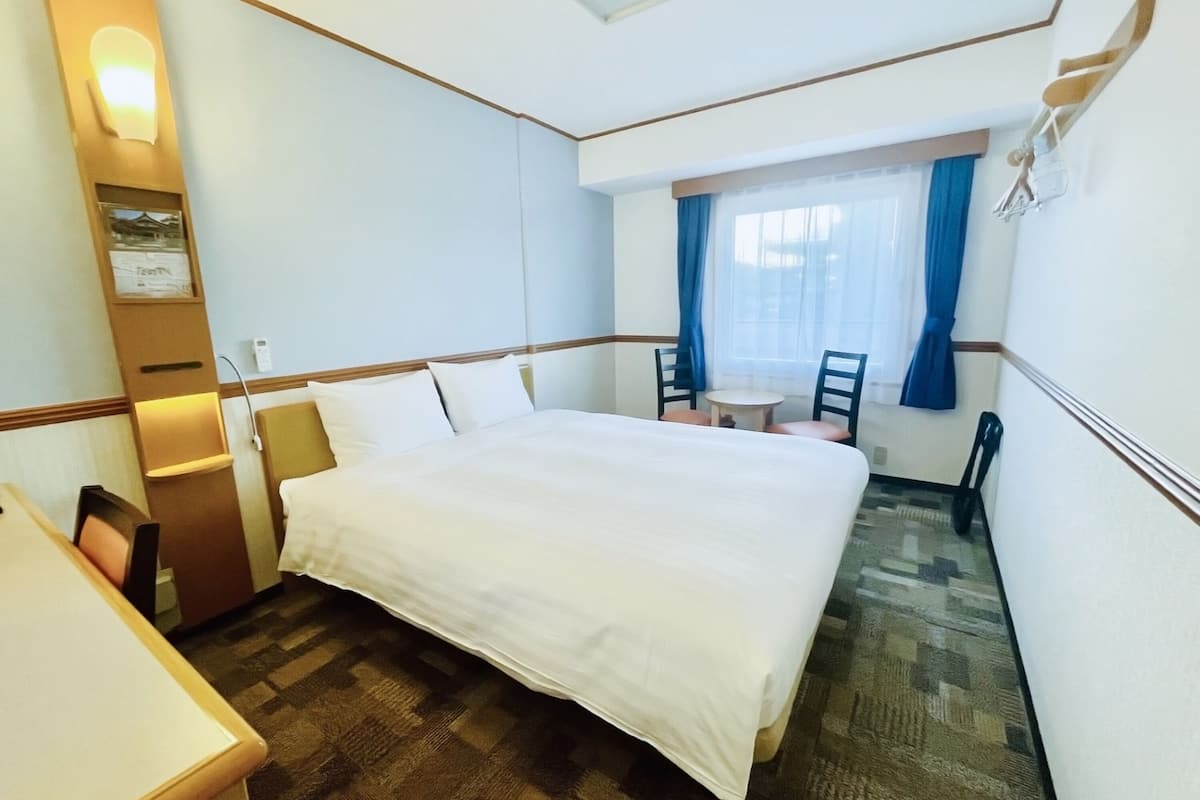 1 bedroom, desk, laptop workspace, blackout curtains