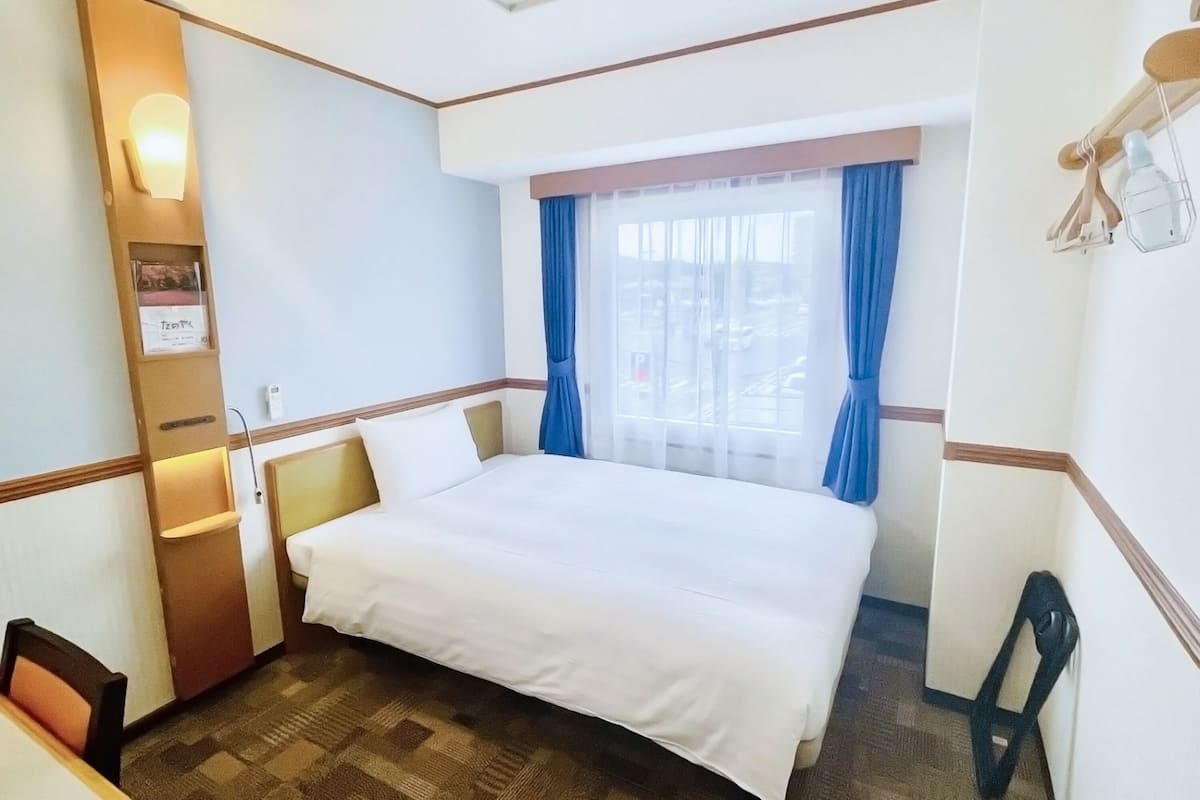 1 bedroom, desk, laptop workspace, blackout curtains