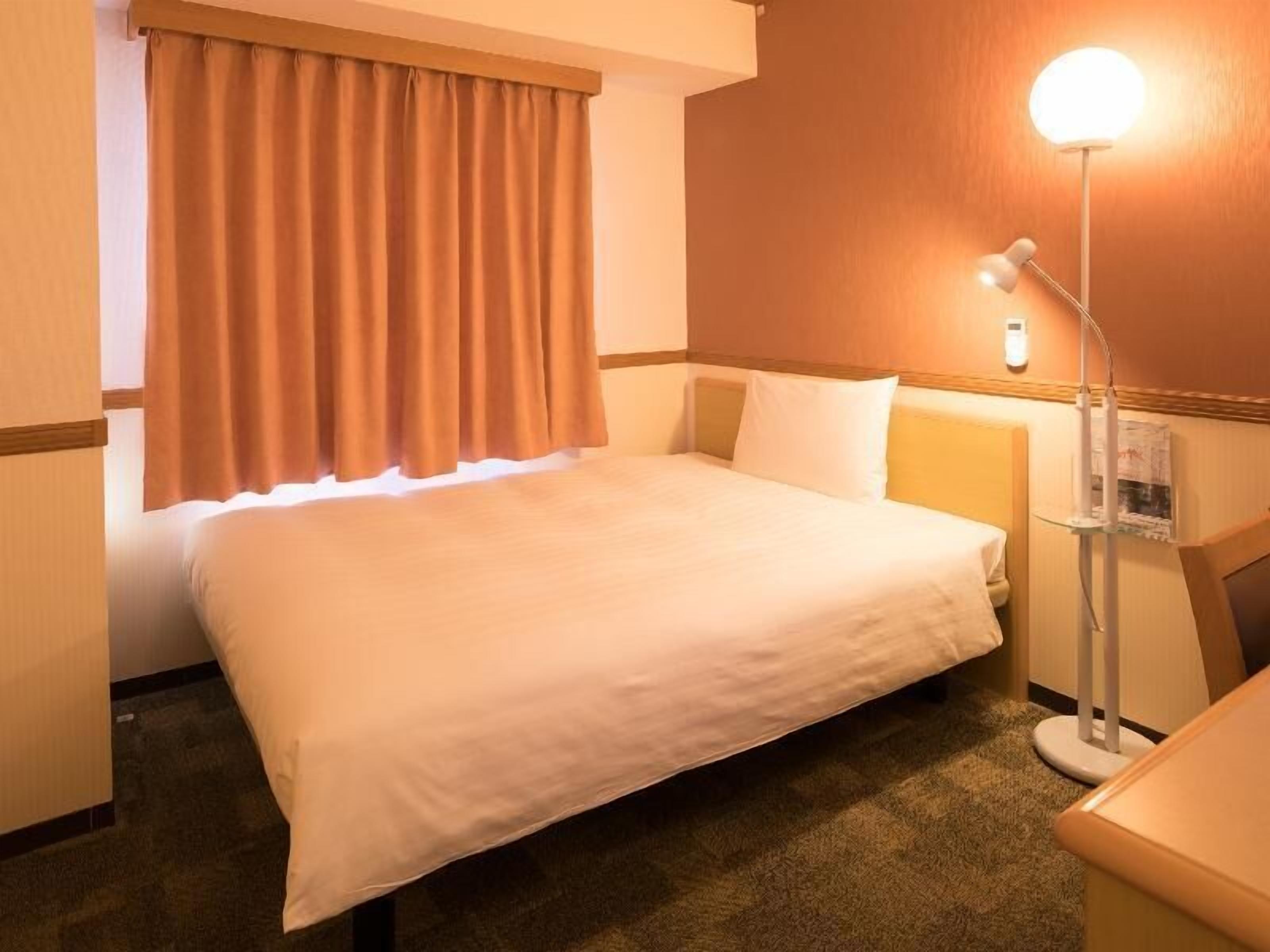 WiFi, bed sheets