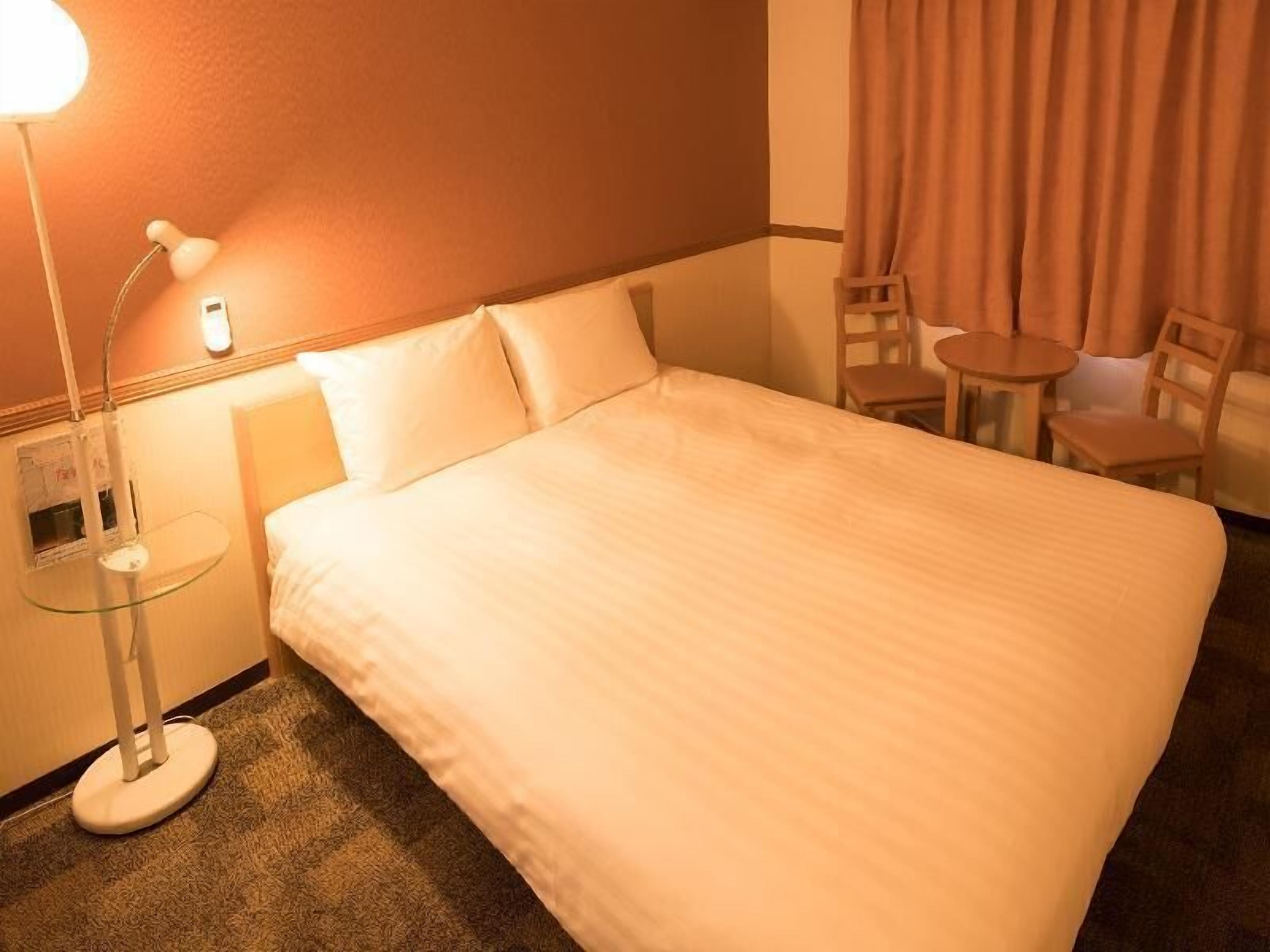 WiFi, bed sheets