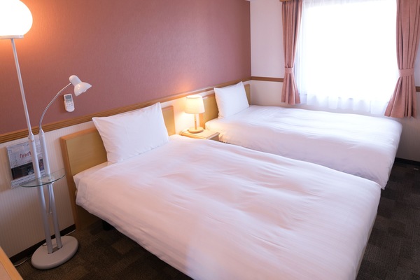 Desk, laptop workspace, free WiFi, bed sheets
