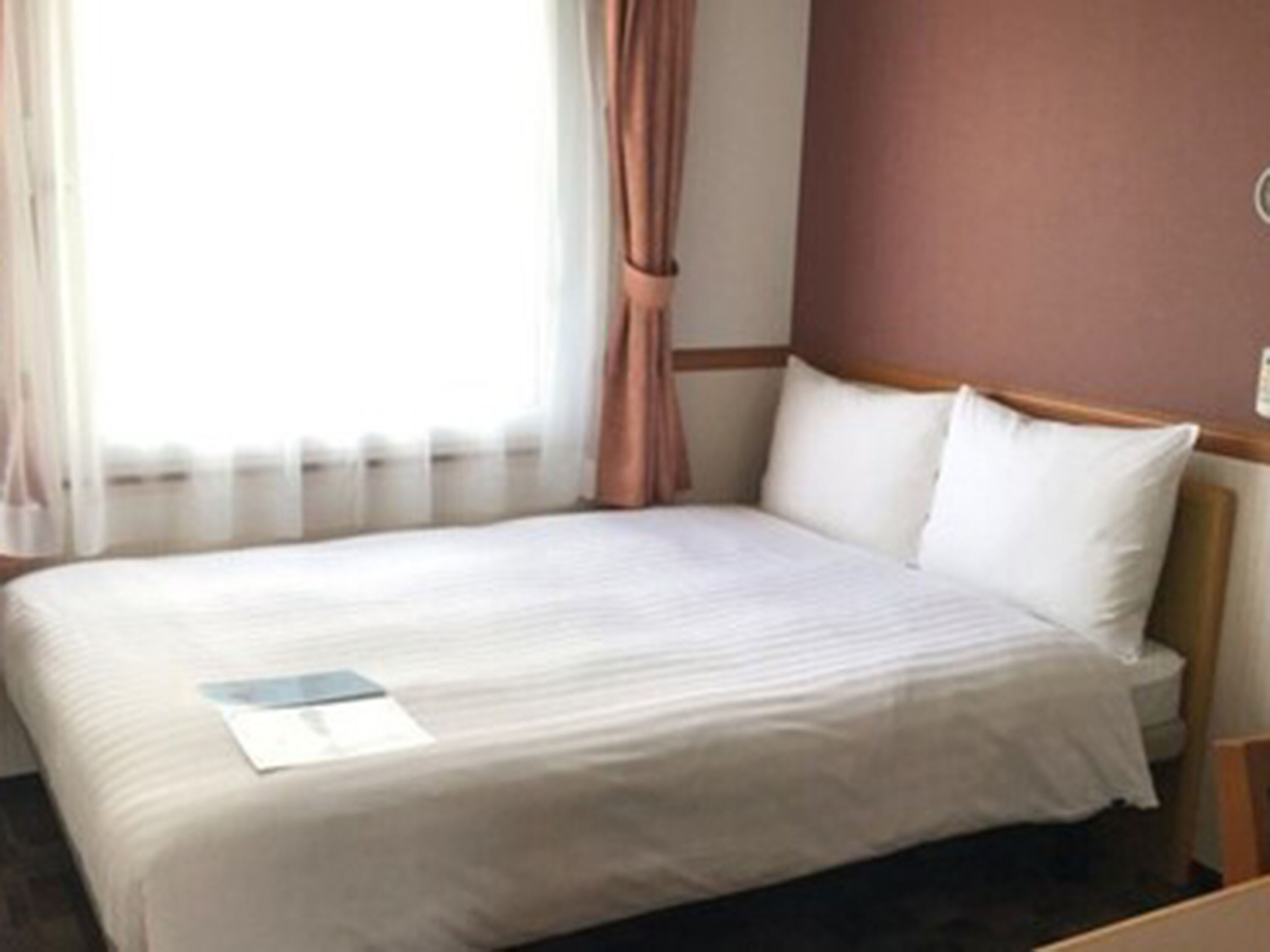 Desk, laptop workspace, free WiFi, bed sheets