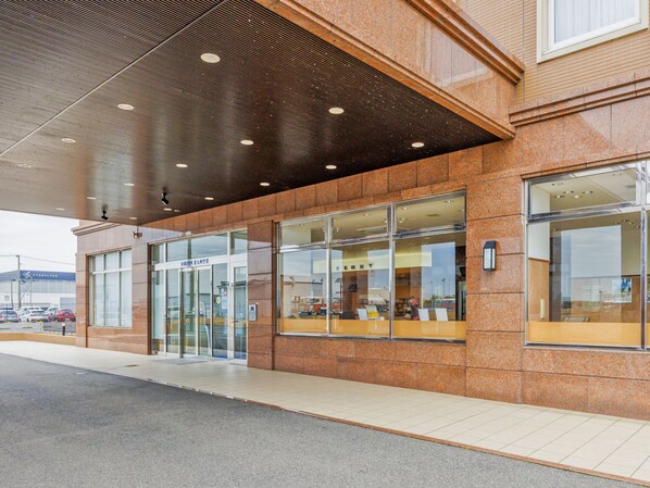 Property entrance - Toyoko Inn Kitakyushu Kuko (Kitakyushu)