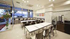 A conference room with tables and chairs, a vending machine, and a refrigerator. - Toyoko Inn Tochigi Ashikaga Station Kita (Ashikaga)