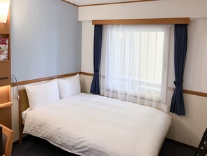 Desk, laptop workspace, free WiFi, bed sheets - Toyoko Inn Okinawa Naha Omoromachi Ekimae (Naha)