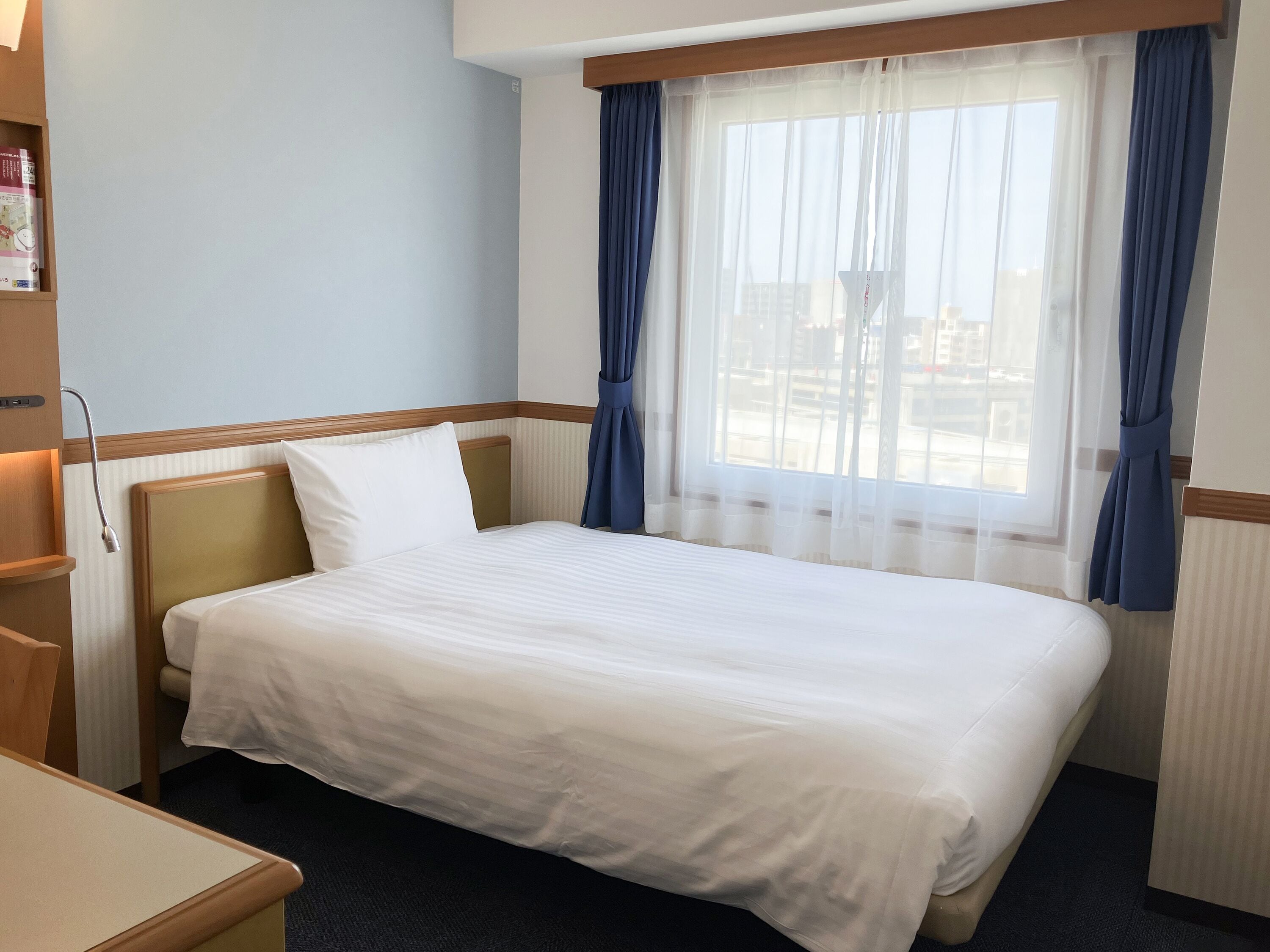 Escritorio, espacio para trabajar con un portátil, wifi gratis