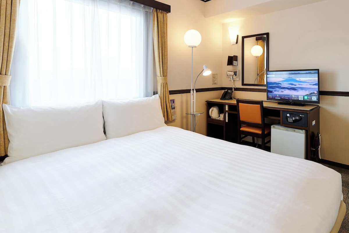 desk, iron/ironing board, free wifi, bed sheets