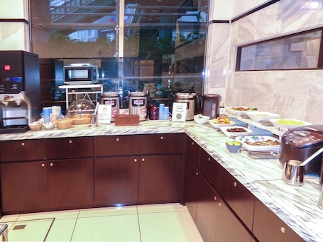 Free daily buffet breakfast