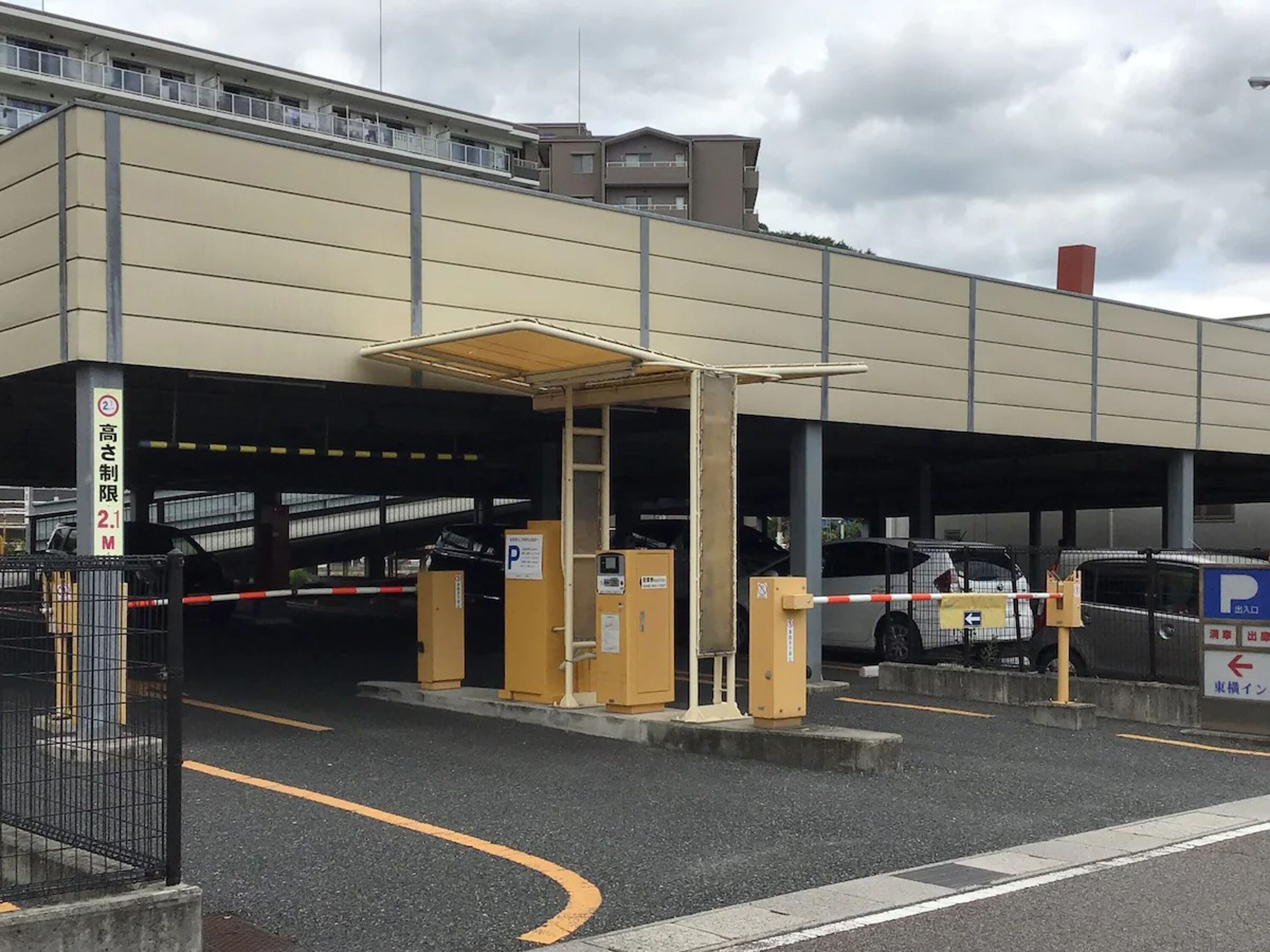 self-parking (surcharge) 800 per night