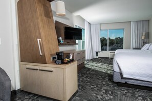 Premium bedding, pillow-top beds, desk, iron/ironing board - Courtyard by Marriott Columbia Cayce (Cayce)