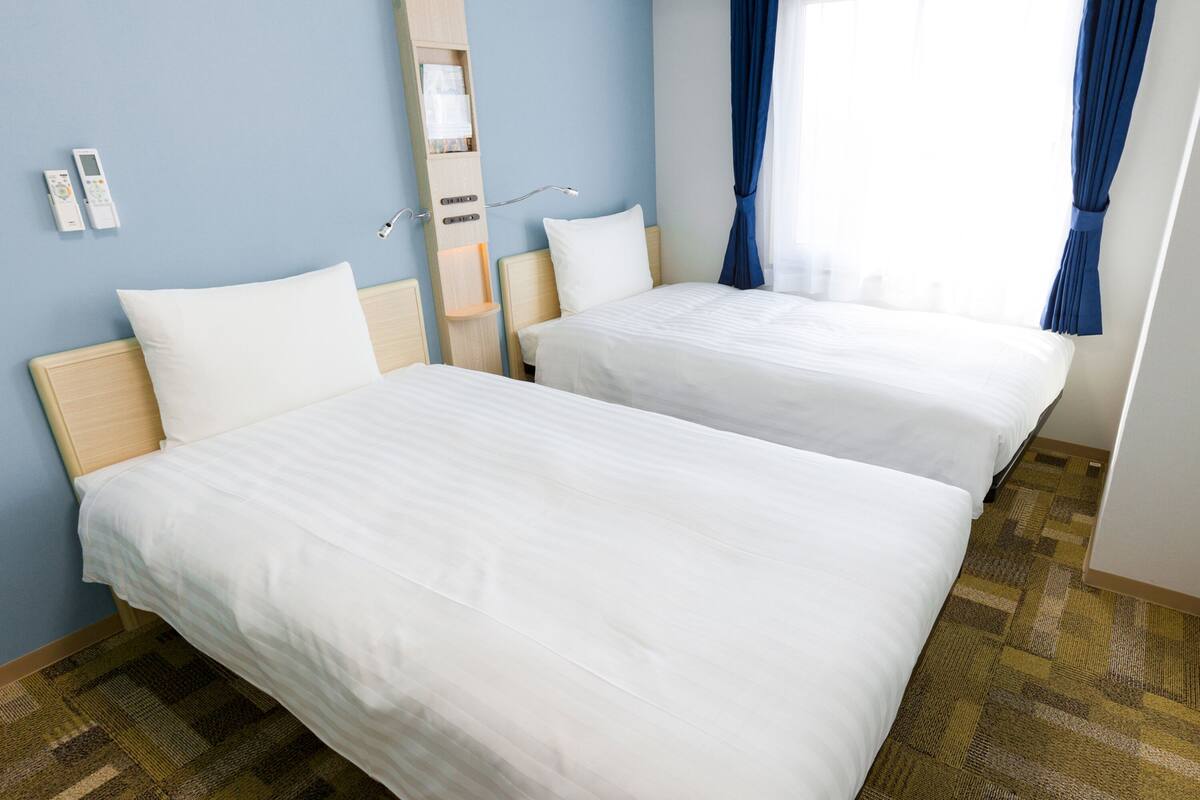 1 bedroom, desk, free wifi, bed sheets