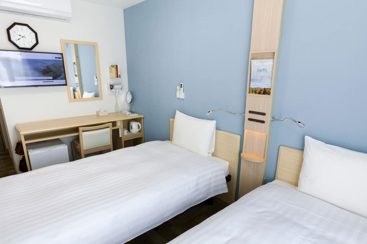 Schreibtisch, laptopgeeigneter Arbeitsplatz, kostenloses WLAN