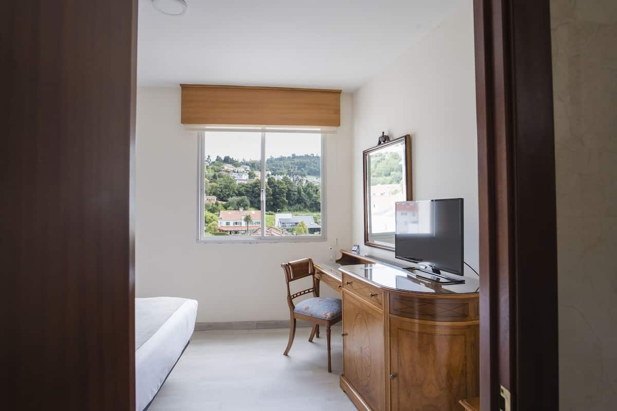 Single Room | Desk, laptop workspace, soundproofing, free WiFi