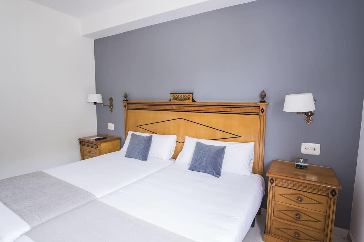 Twin Room | Desk, laptop workspace, soundproofing, free WiFi