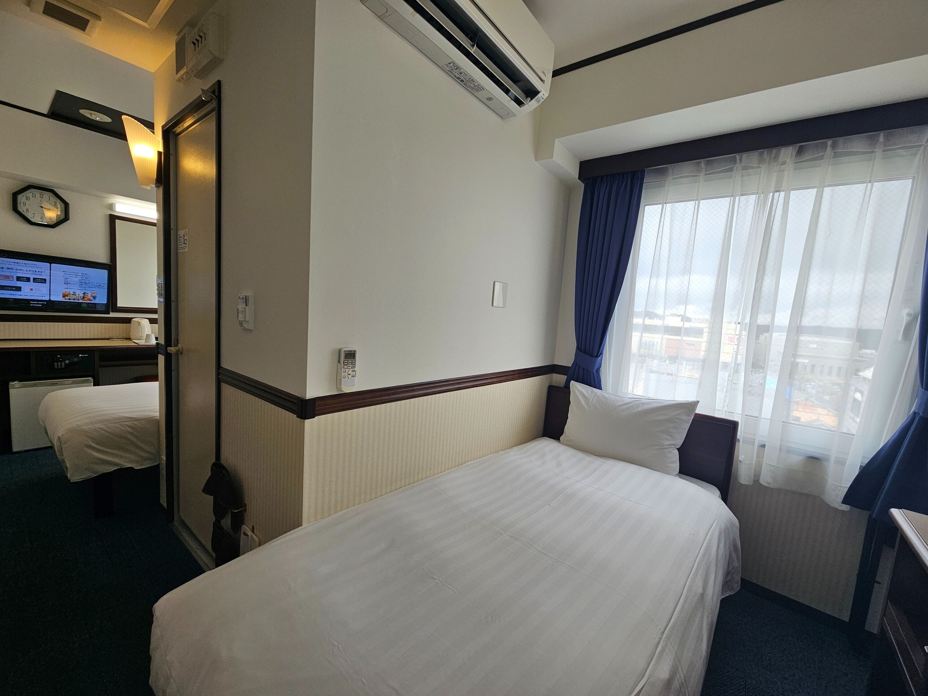 Iron/ironing board, WiFi