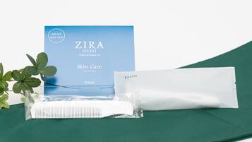 Combined shower/tub, rainfall showerhead, hair dryer, bathrobes