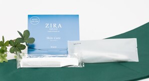 Combined shower/tub, rainfall showerhead, hair dryer, bathrobes - Toyoko Inn Tokyo Akigawa Station Kita (Akiruno)