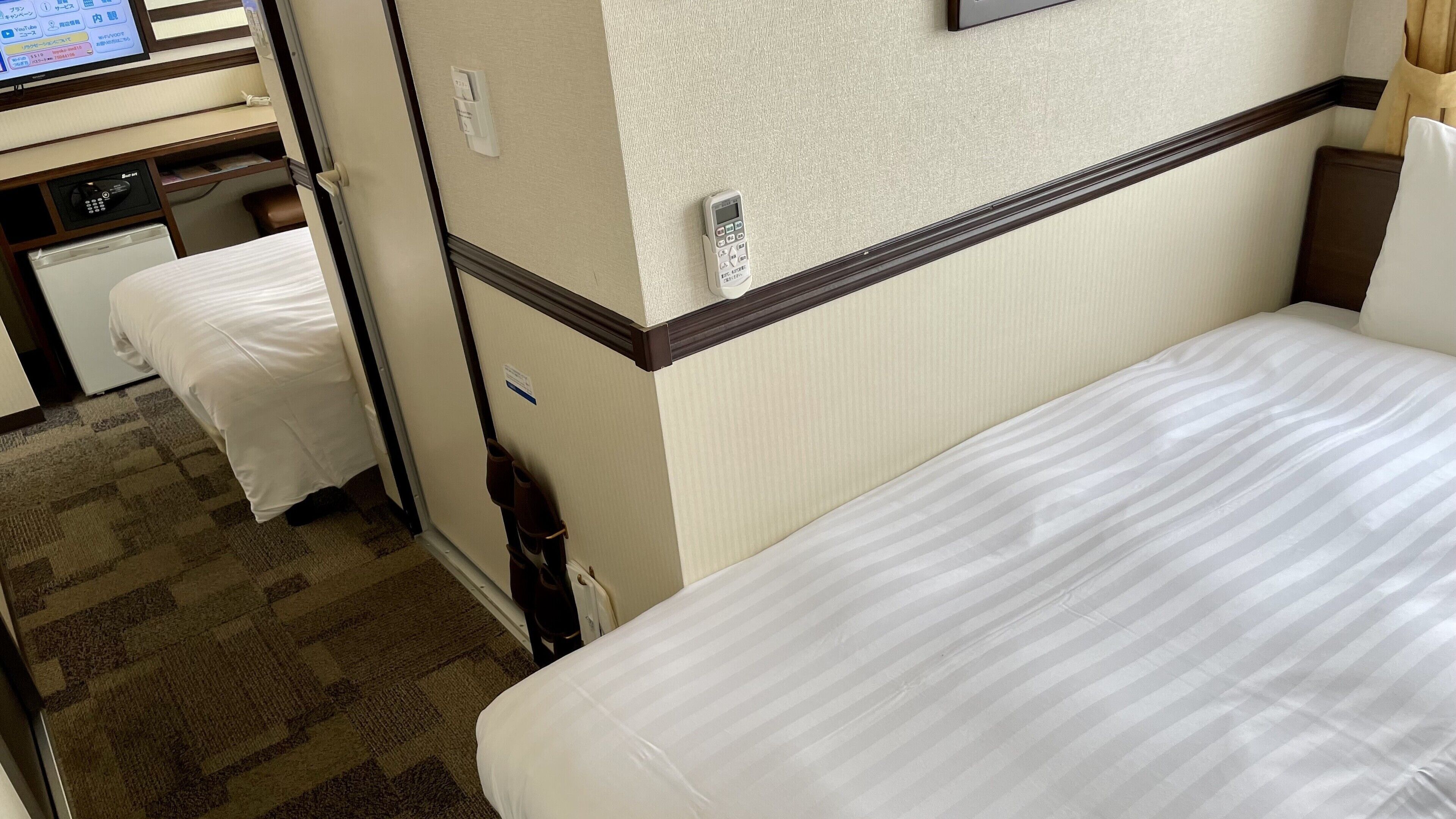 Iron/ironing board, WiFi