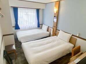 Desk, blackout curtains, WiFi, bed sheets - Toyoko Inn Sendai Nishi Hirose Dori (Sendai)