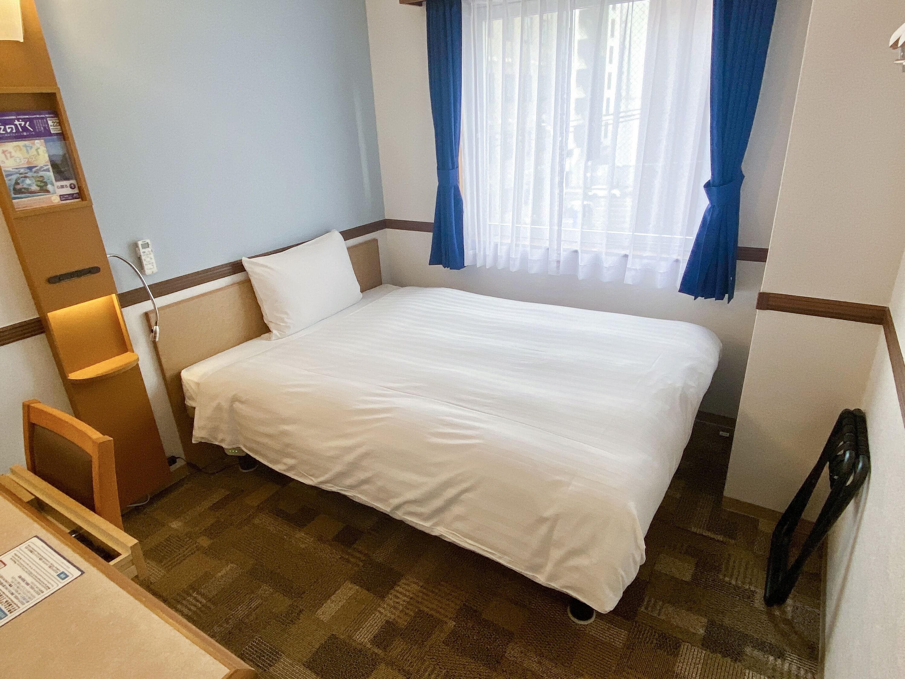 Desk, blackout curtains, WiFi, bed sheets