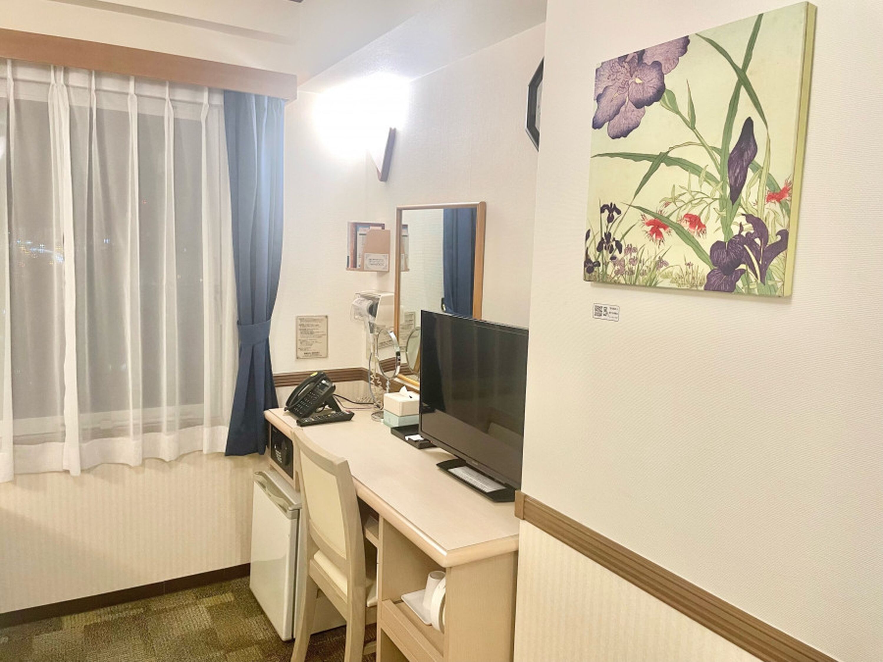 Desk, free WiFi, bed sheets