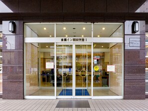 Property entrance - Toyoko Inn Tokyo Haneda Kuko No.1 (Tokyo)