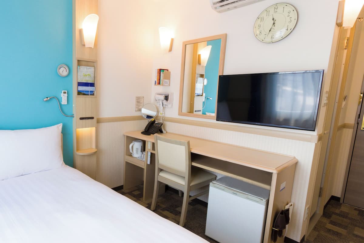 Desk, free WiFi, bed sheets